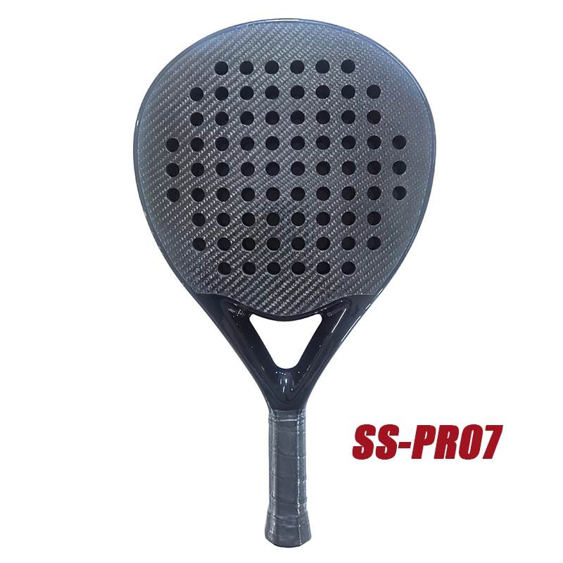 Quelle est la différence entre la fibre de carbone et les raquettes de badminton graphite?